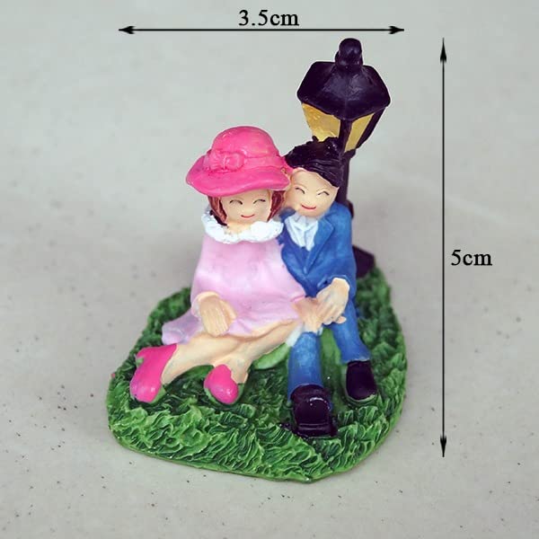 Couple Under Lamp Post Miniature