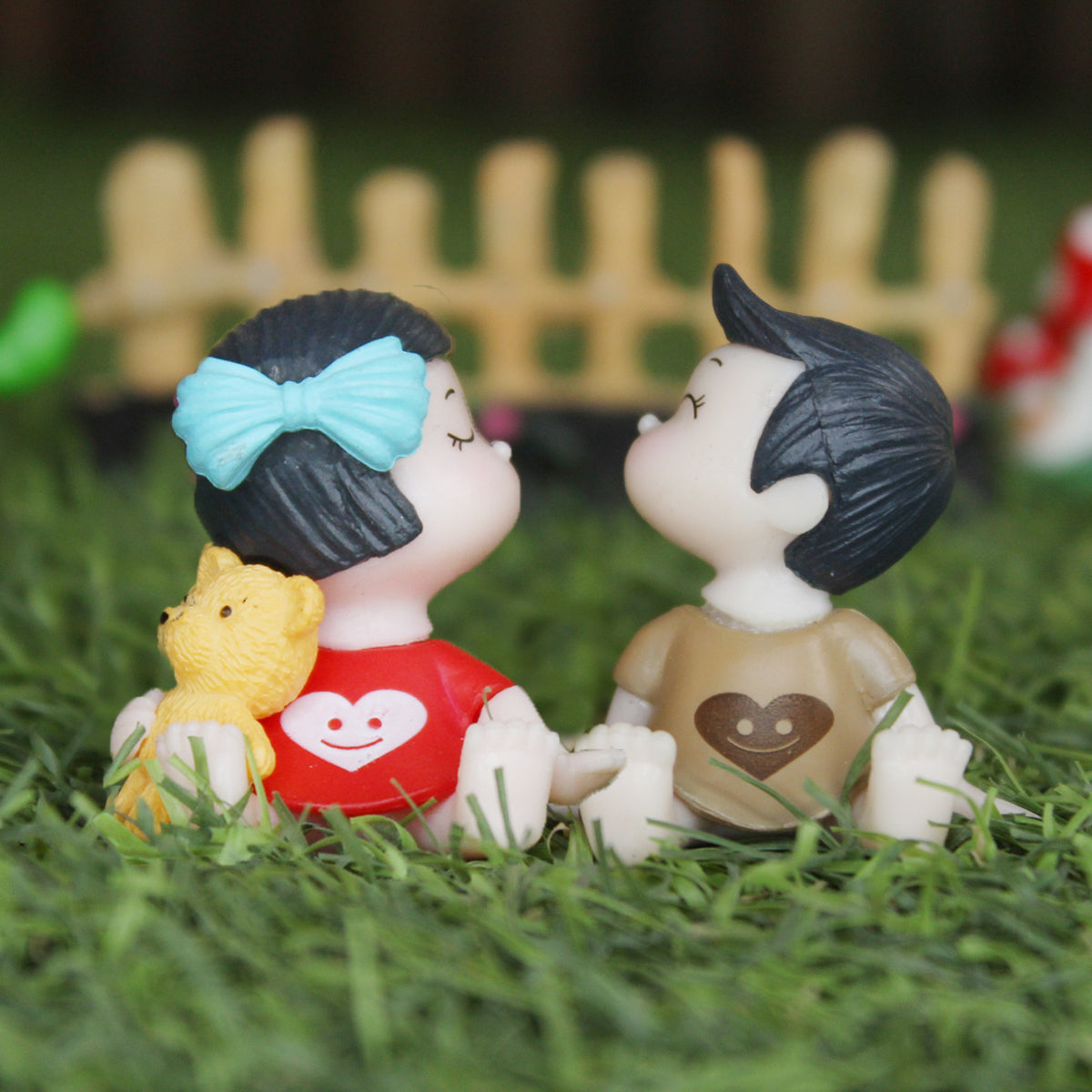 Sitting Kids Miniature (Red & Brown)