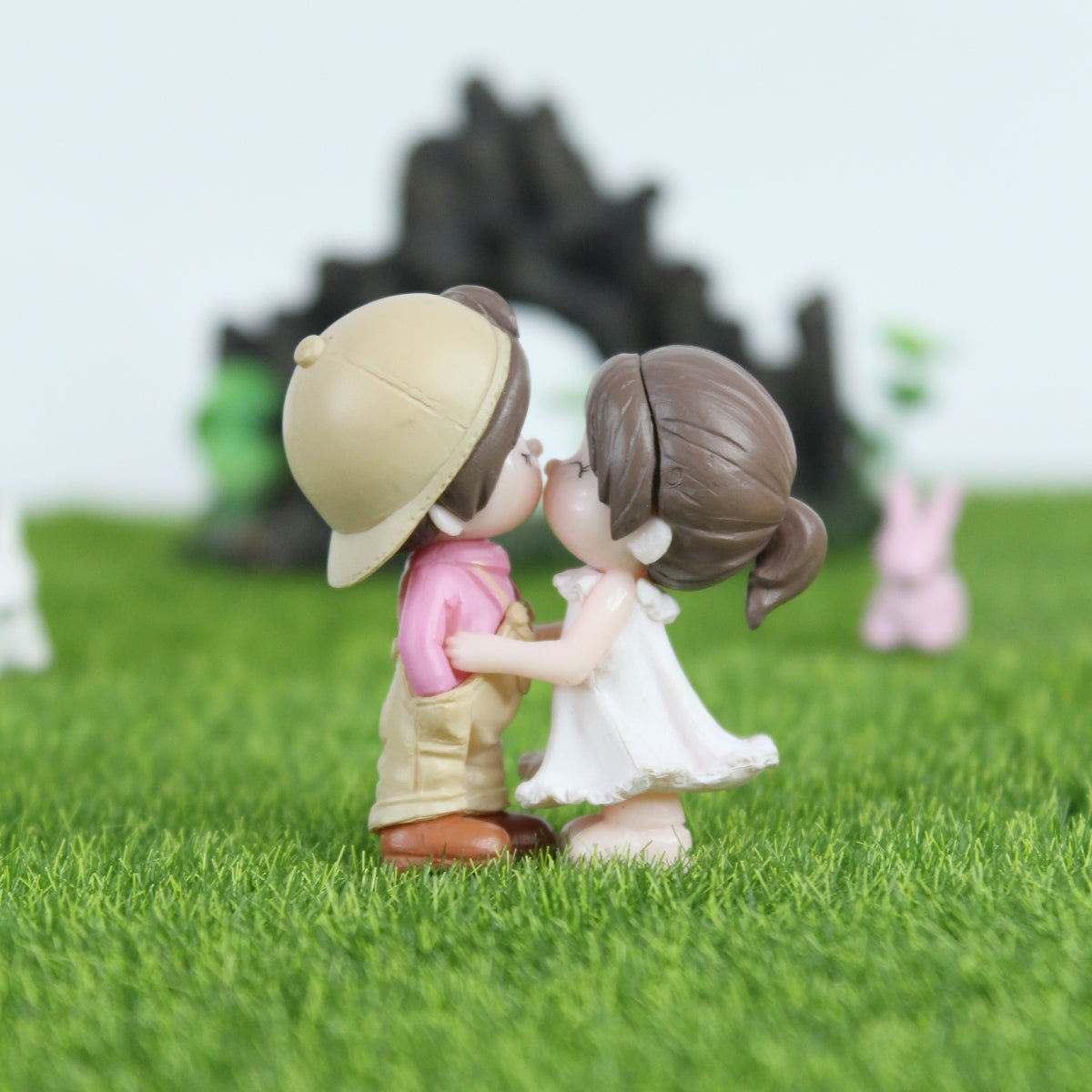 Kissing Cap Couple Miniature (Pink)
