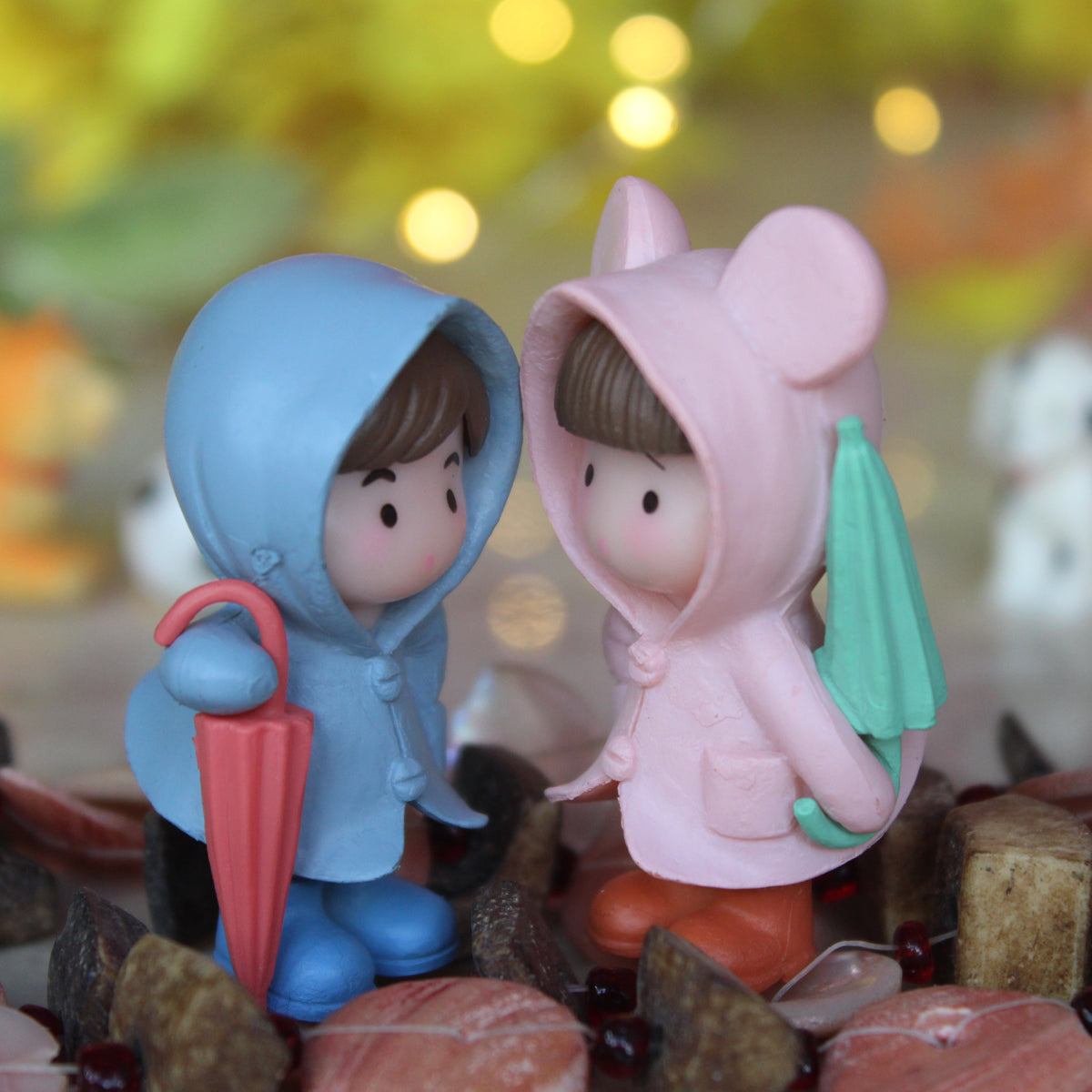 Raincoat Couple Miniature (Pink & Blue)