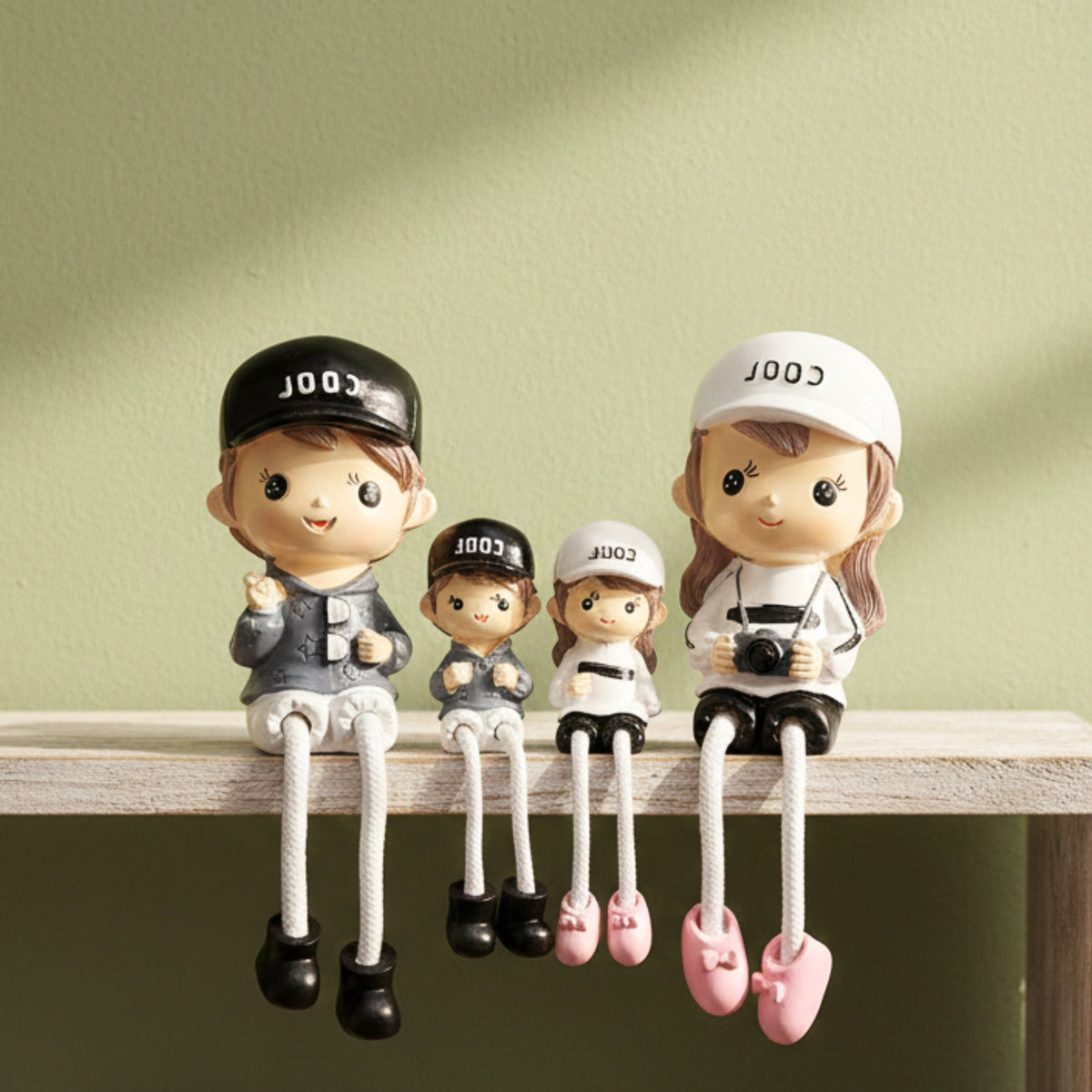 Family shelf hanging dolls set of 4