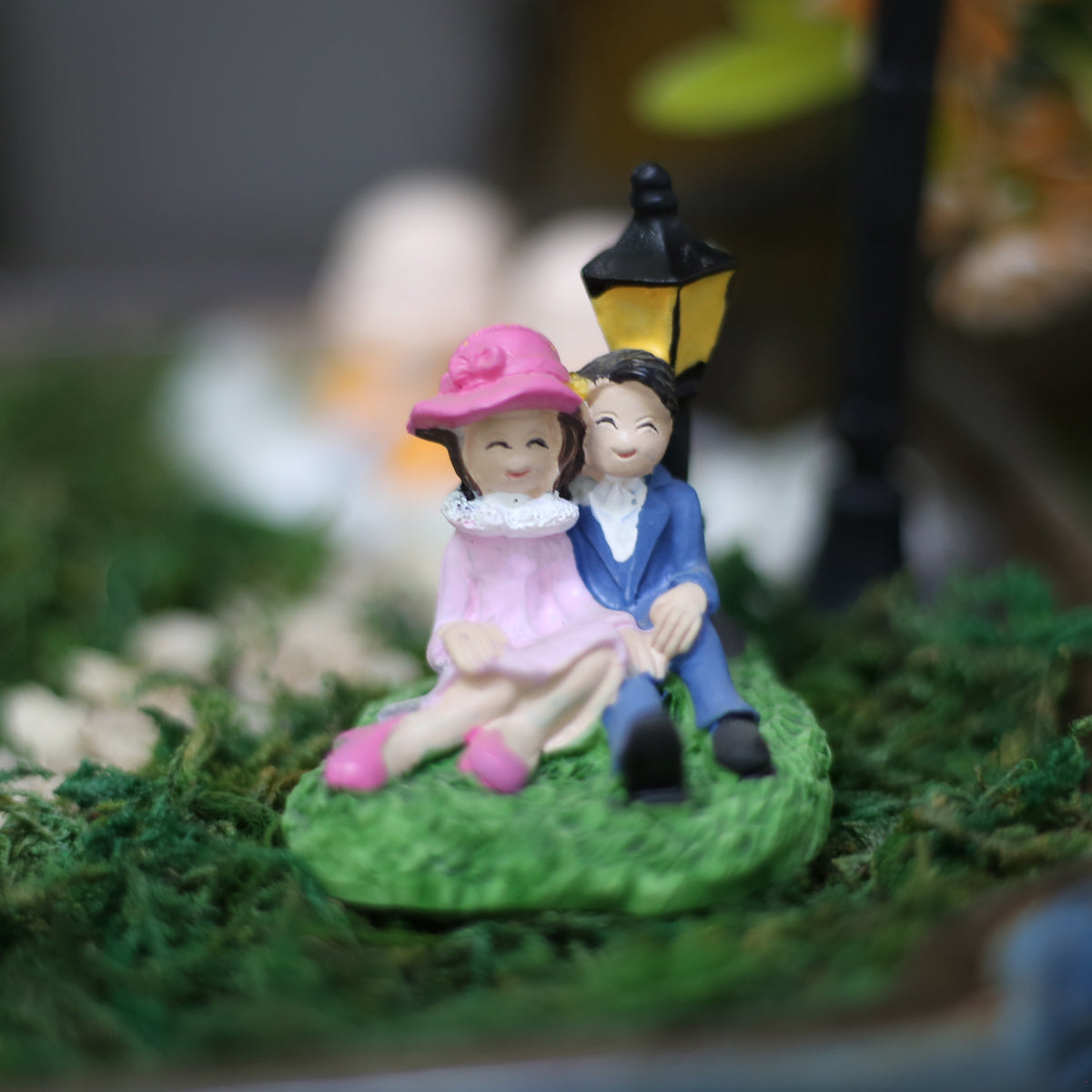 Couple Under Lamp Post Miniature