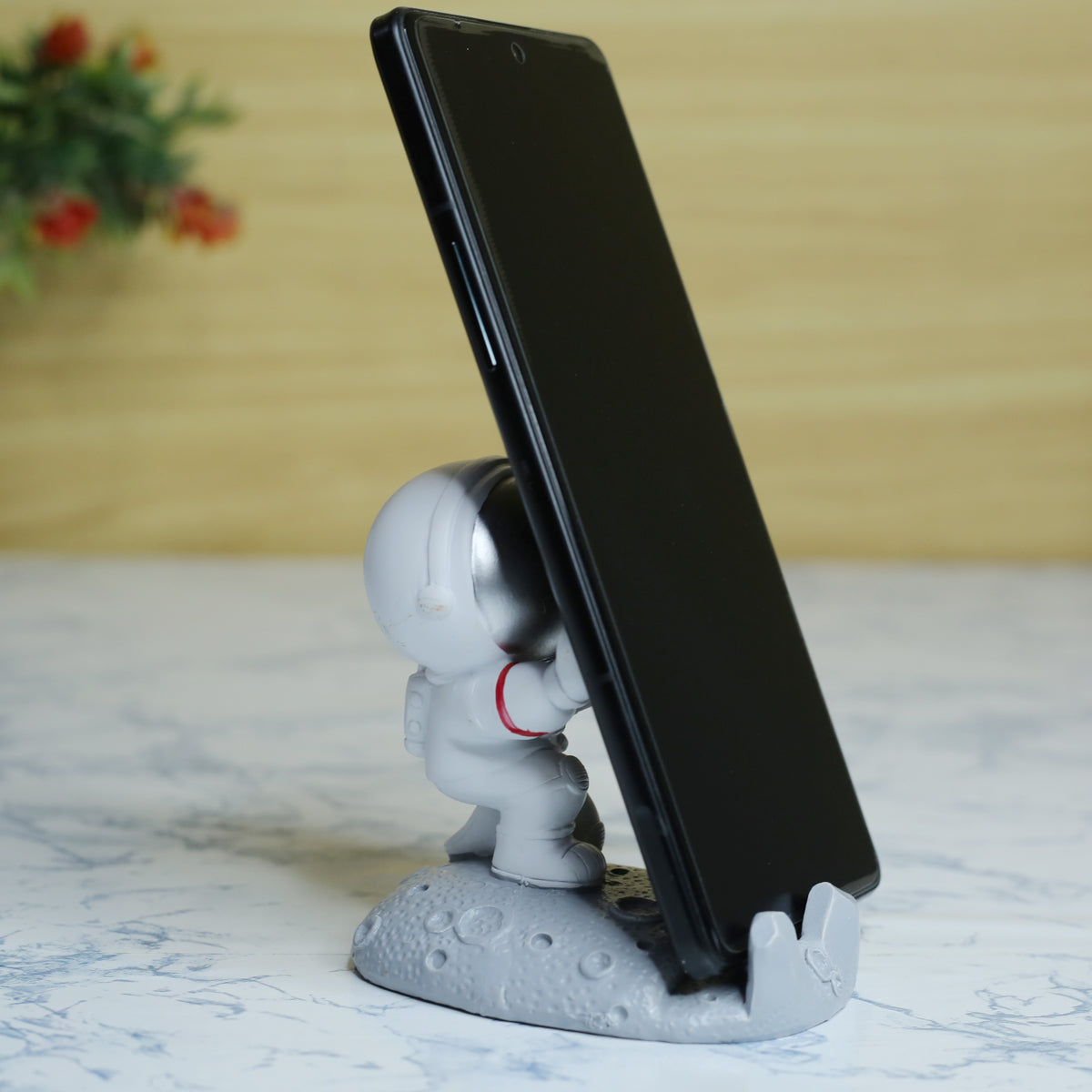 Astronaut phone stand silver