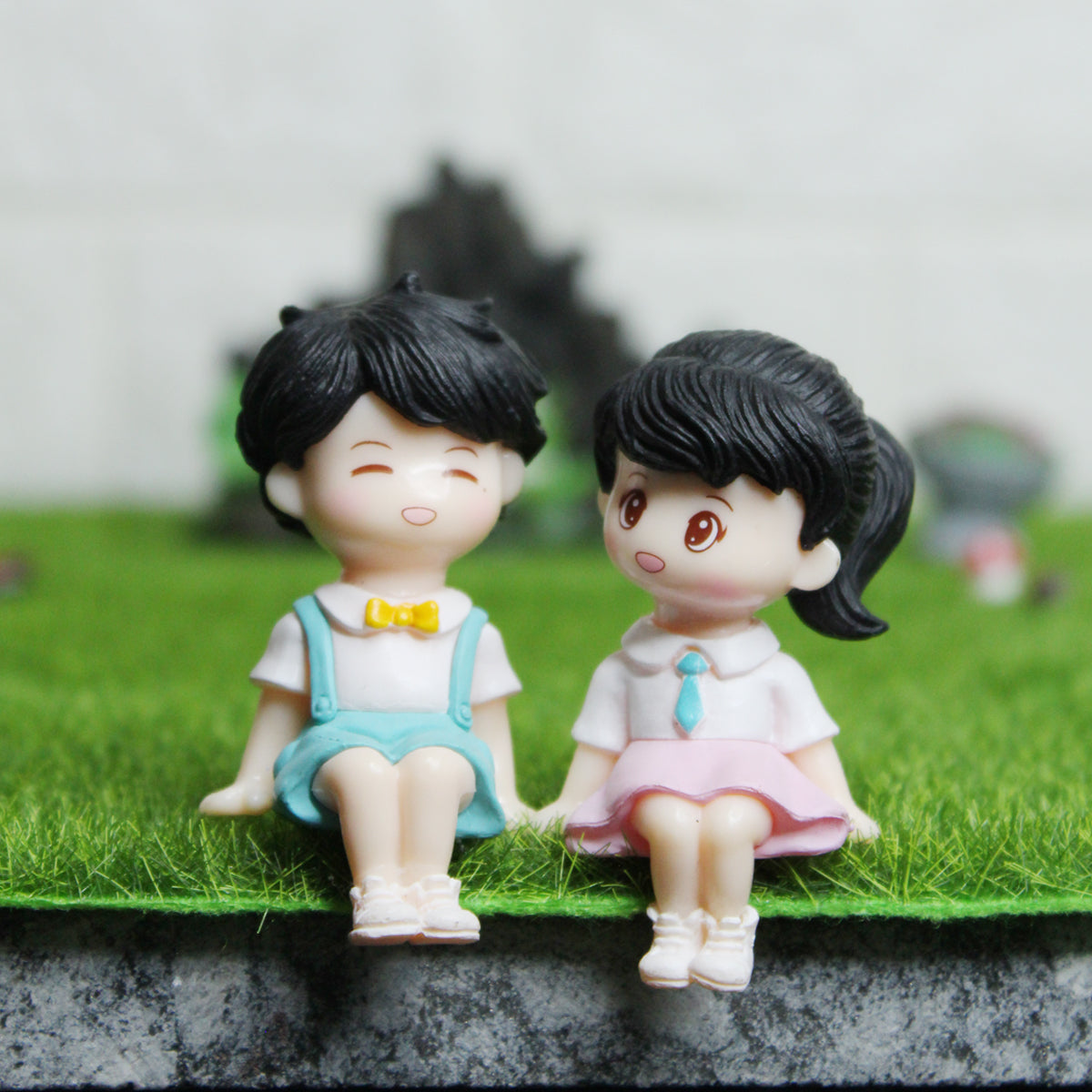 Sitting School Kids Miniature (Blue & Pink)