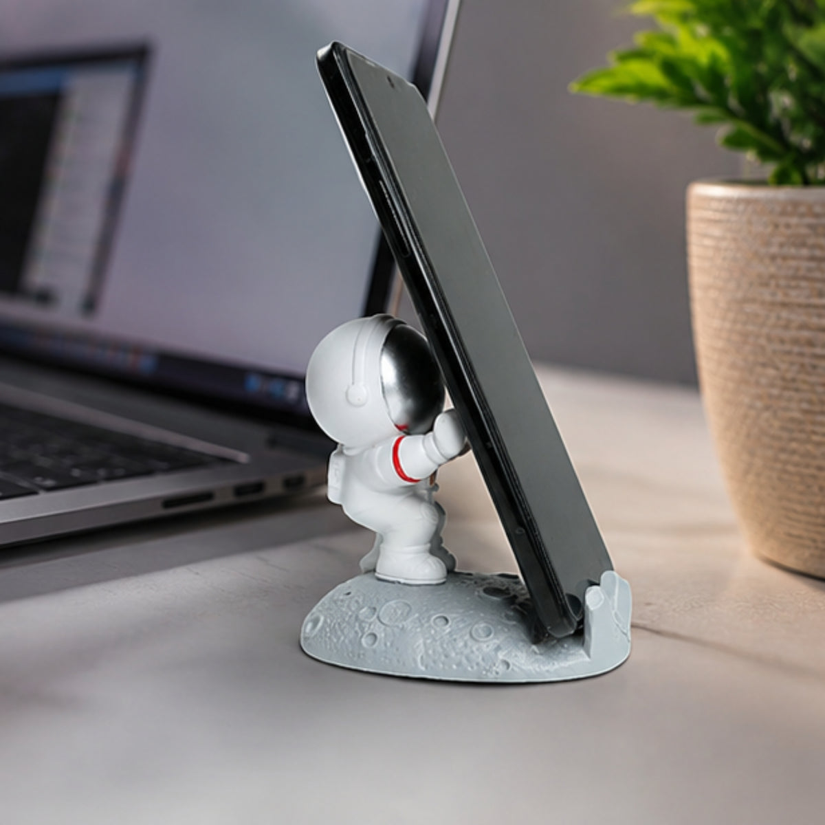 Astronaut Phone Stand - Silver