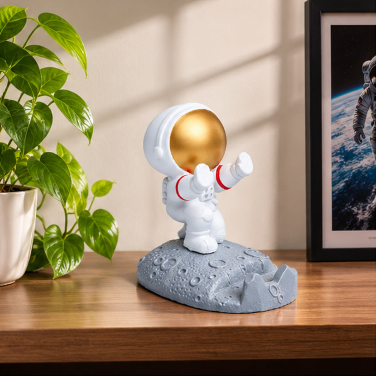 Astronaut Phone Stand - Golden