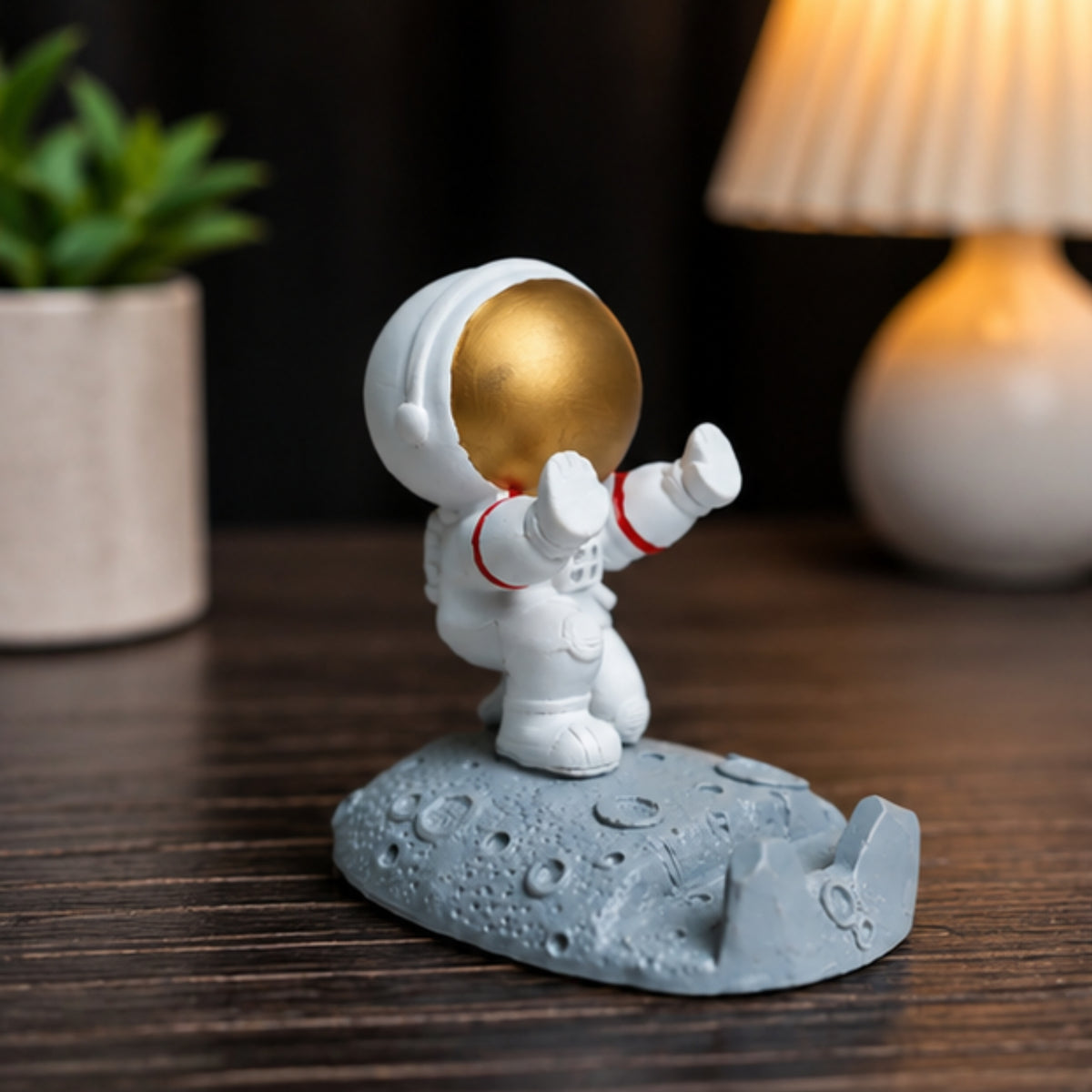 Astronaut Phone Stand - Golden