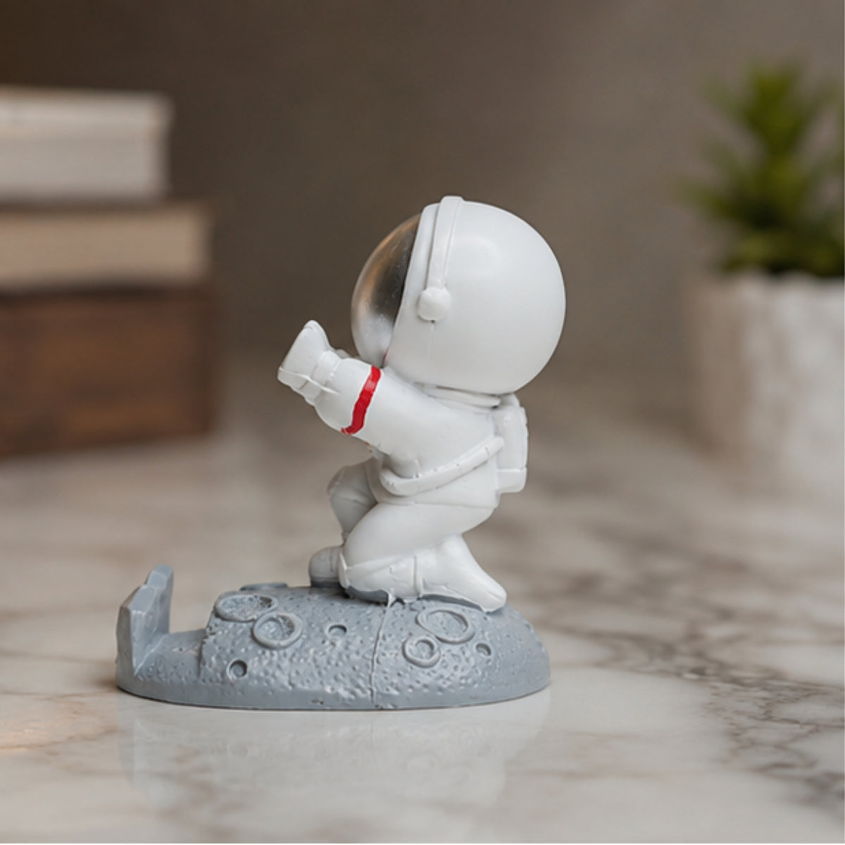 Astronaut Phone Stand - Silver