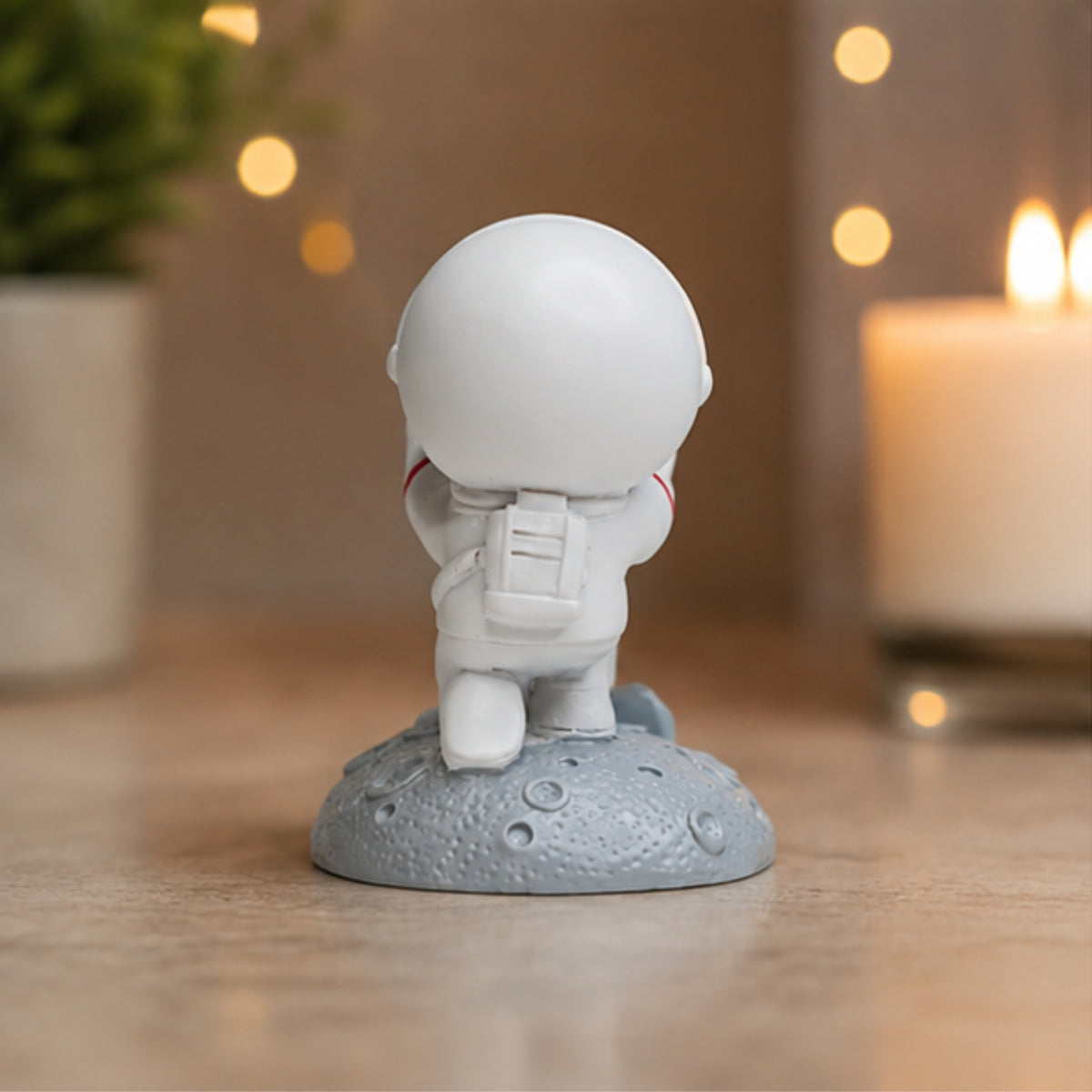 Astronaut Phone Stand - Silver