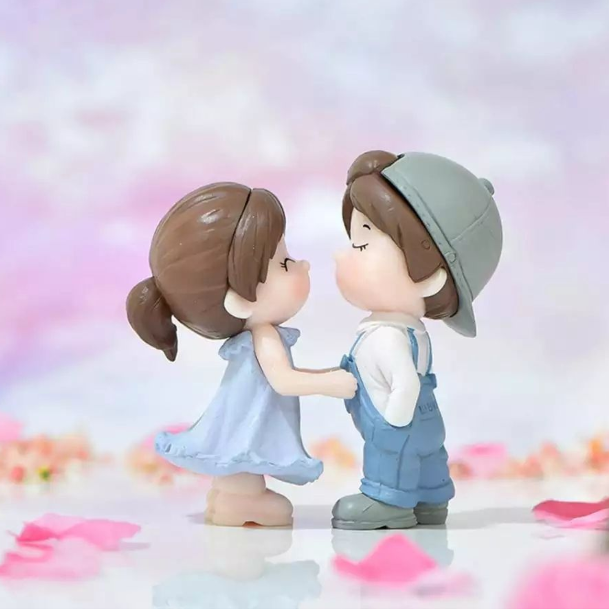 Kissing Cap Couple Miniature (Blue)