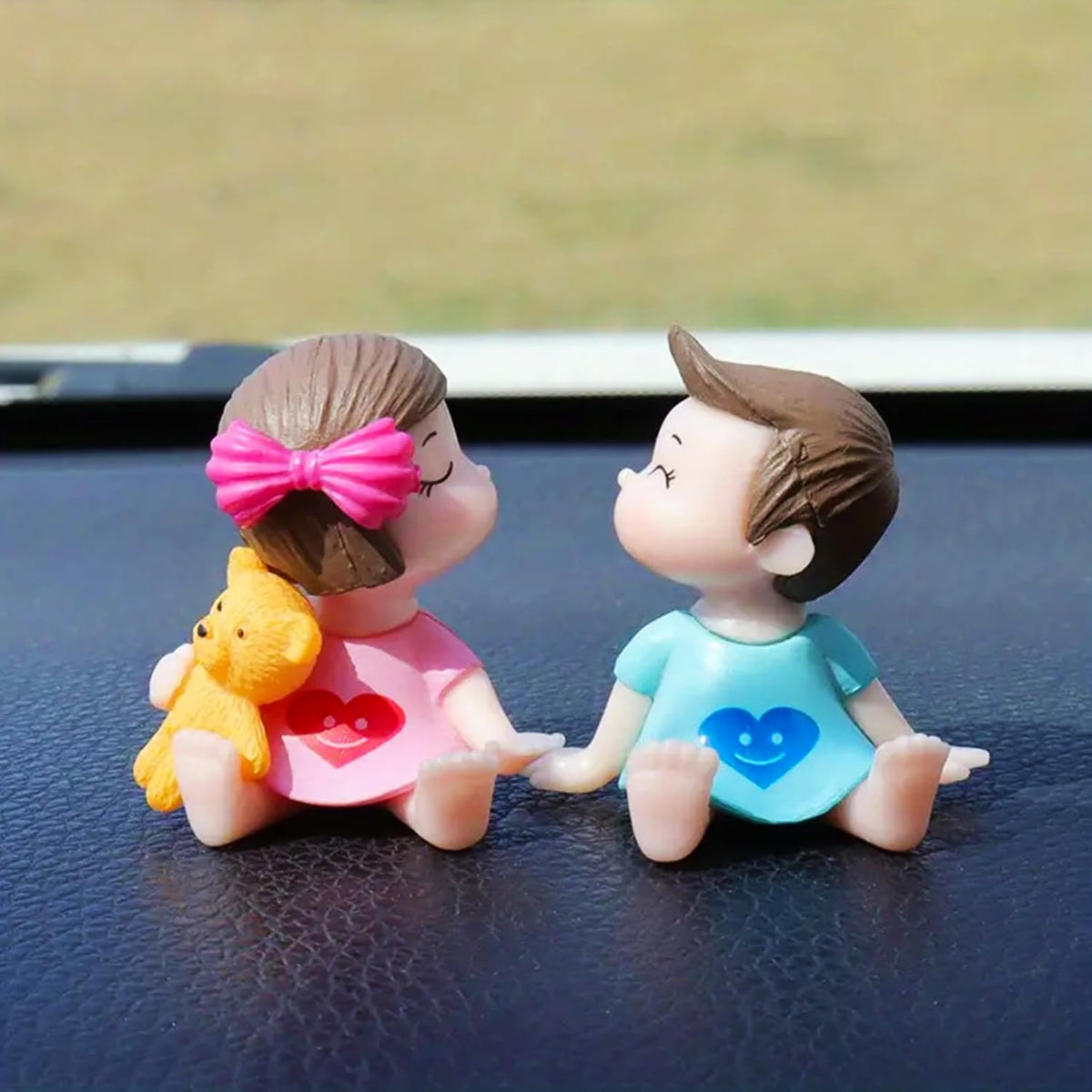 Sitting Kids Miniature (Red & Brown)