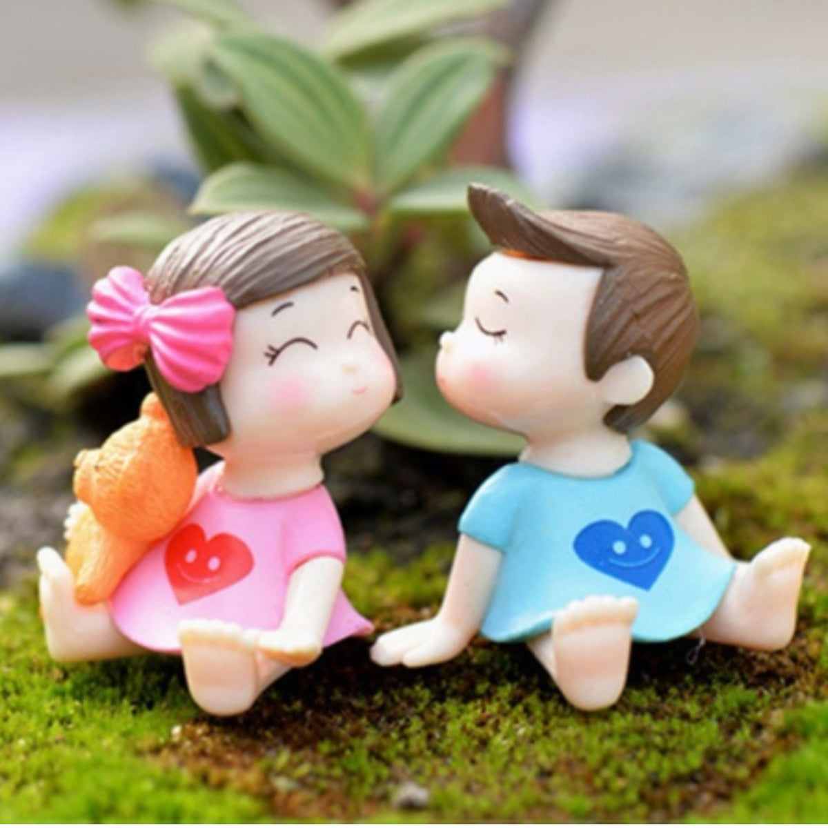 Sitting Kids Miniature (Red & Brown)