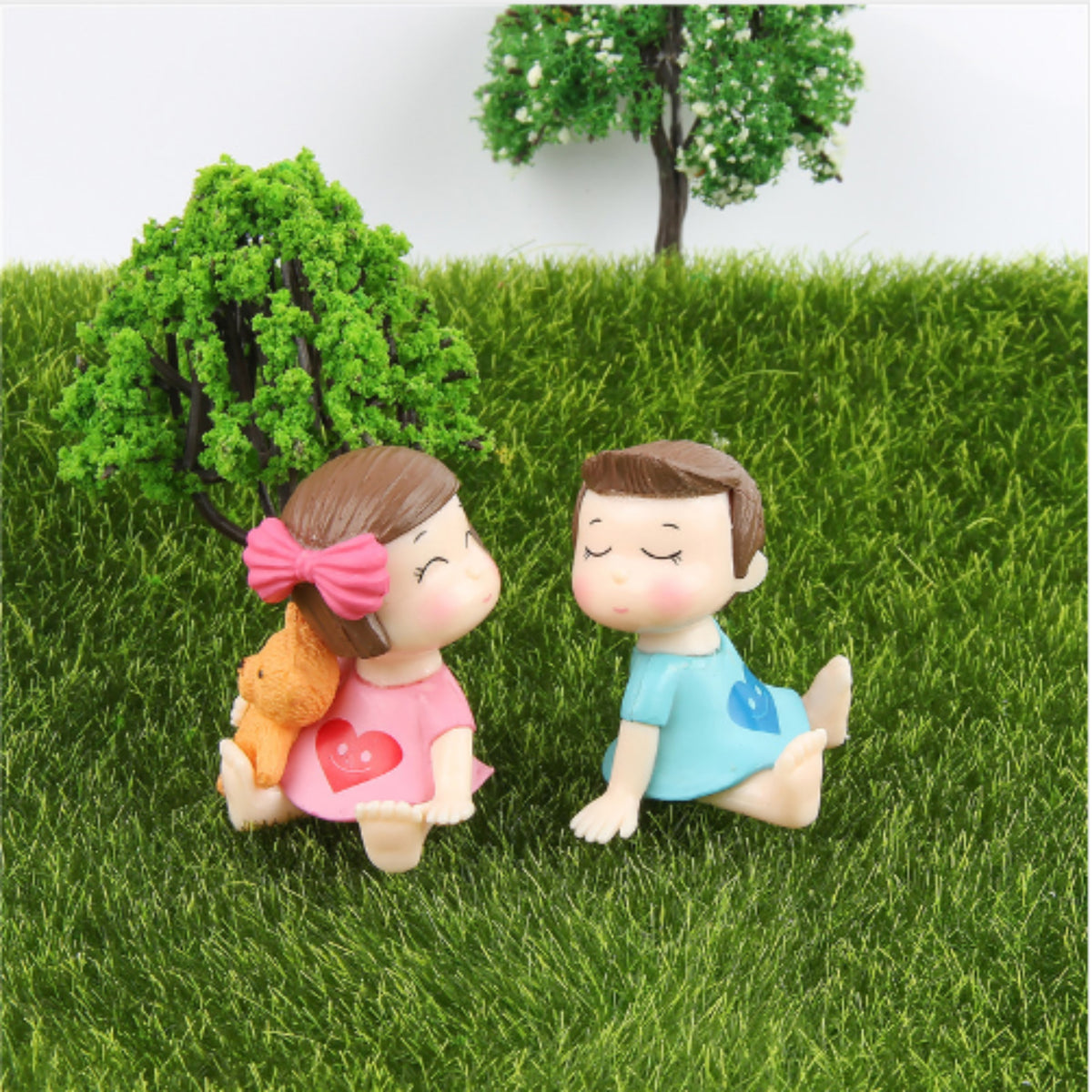 Sitting Kids Miniature (Red & Brown)