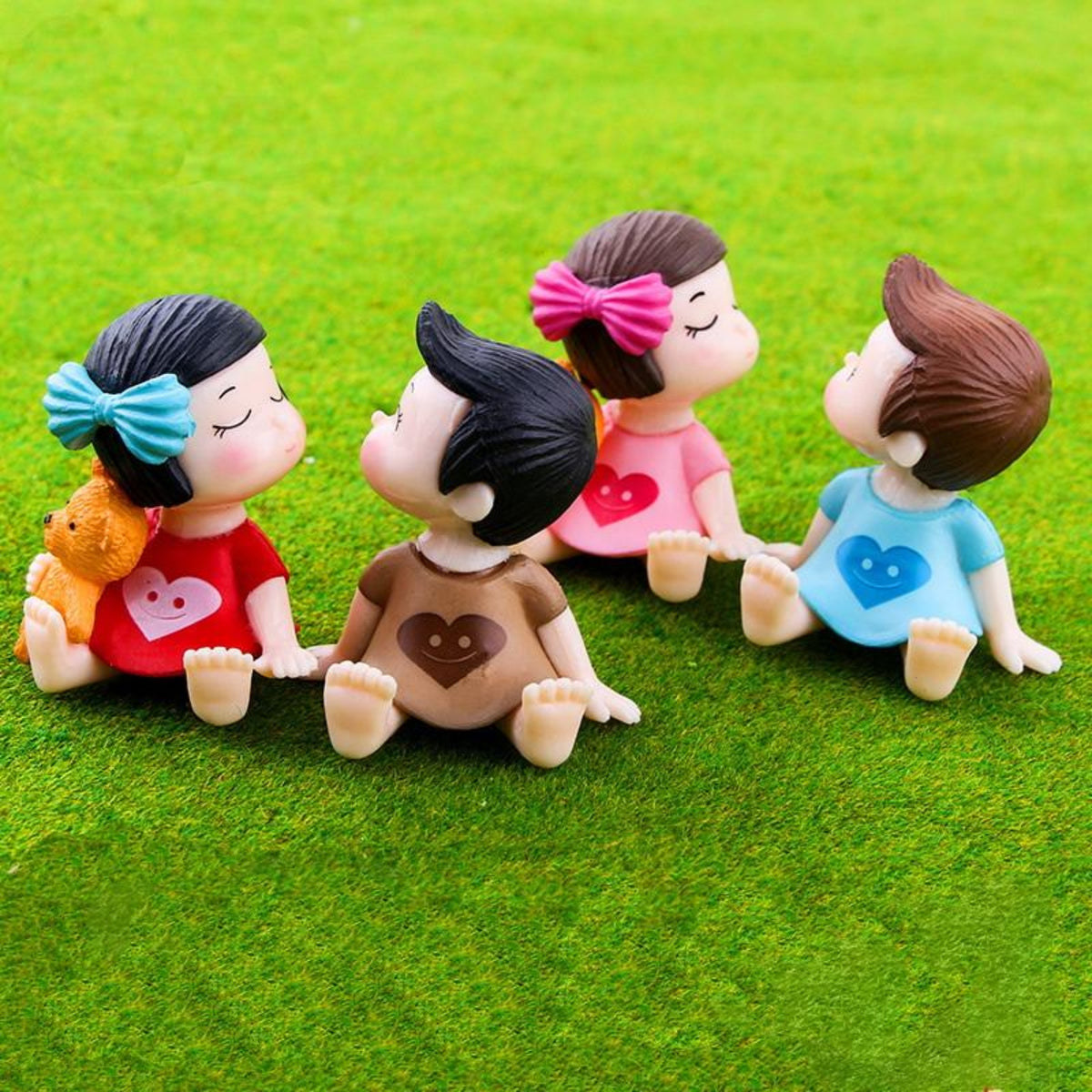 Sitting Kids Miniature (Red & Brown)