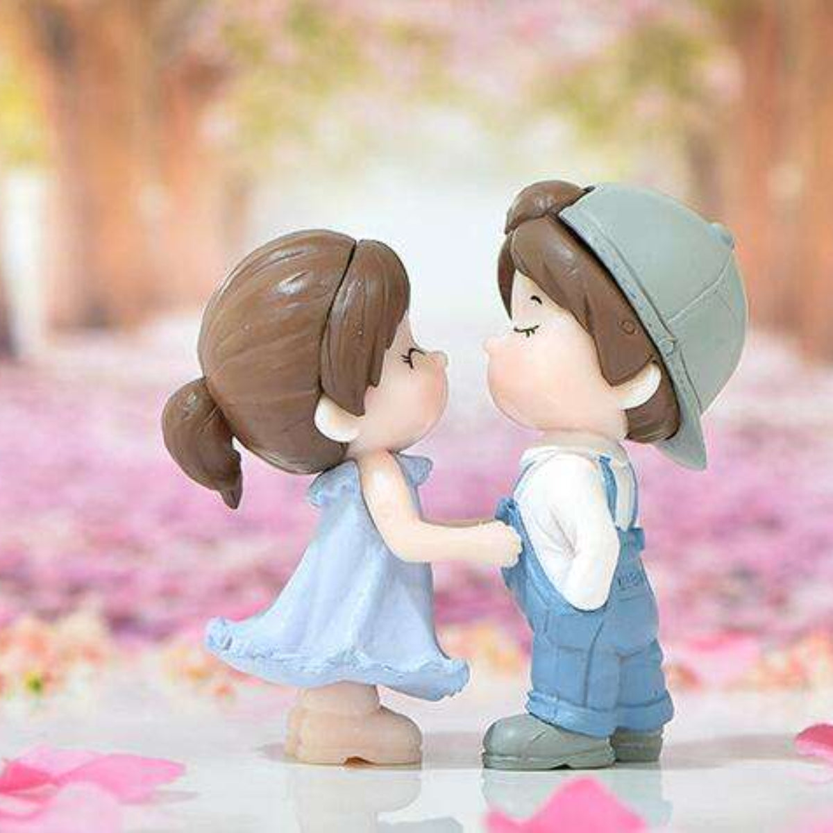 Kissing Cap Couple Miniature (Pink)