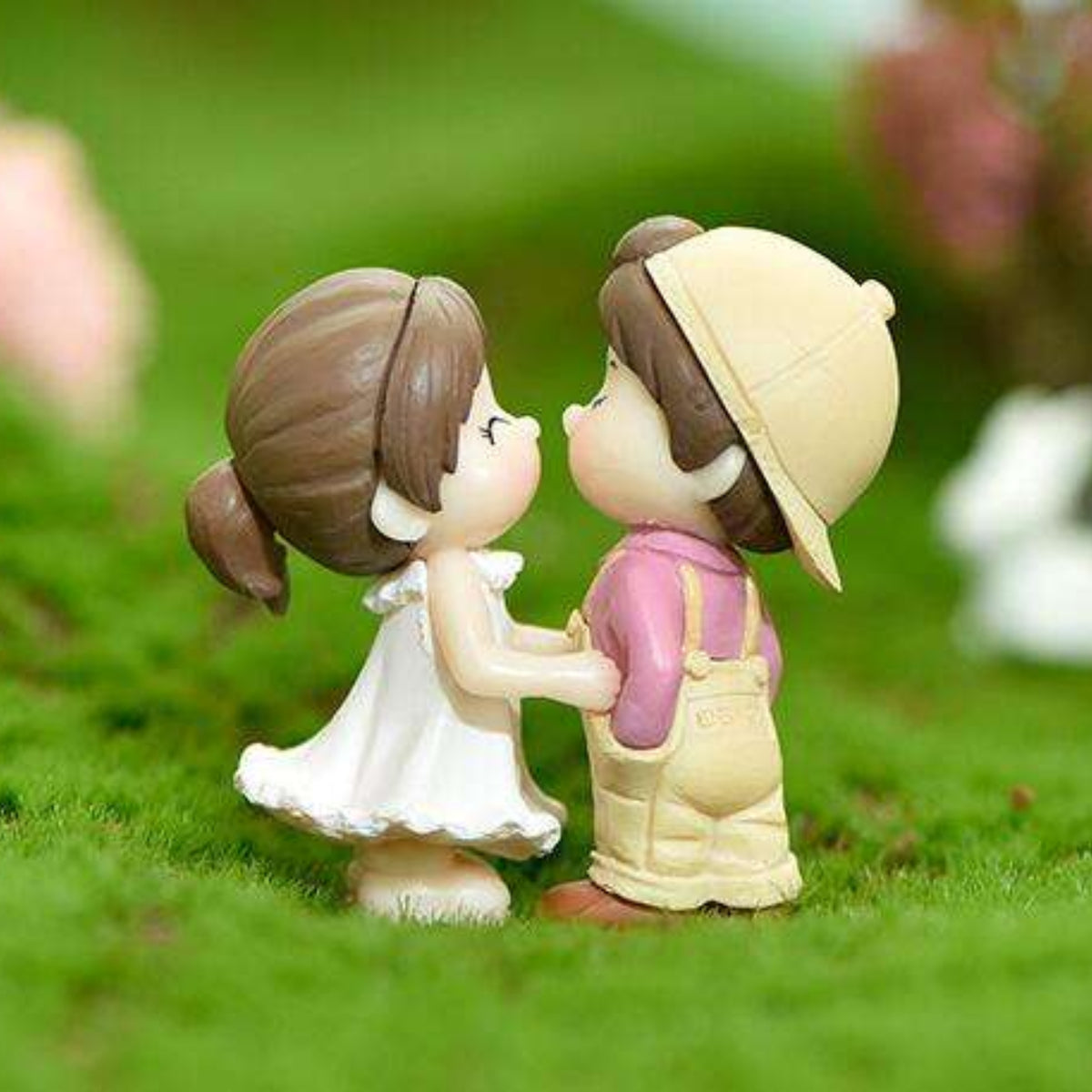 Kissing Cap Couple Miniature (Pink)