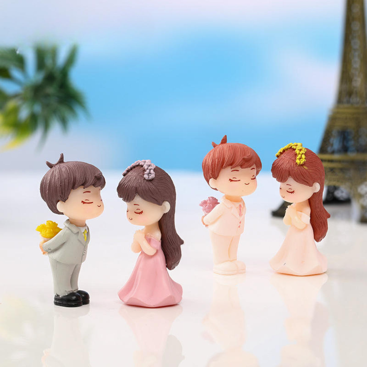Surprised Couple Miniature (Grey & Pink)