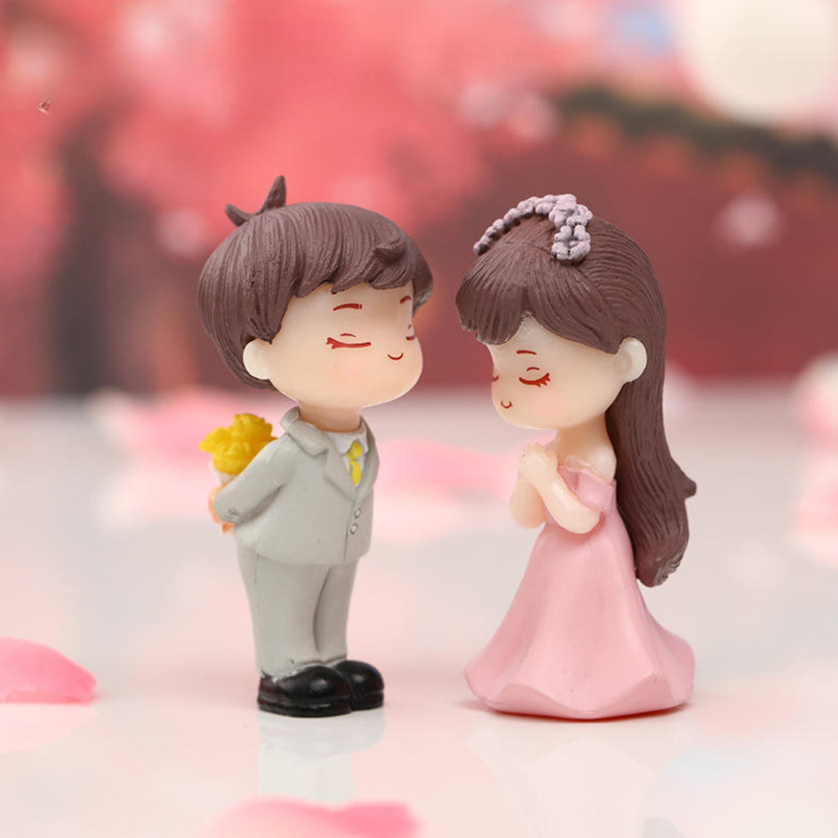 Surprised Couple Miniature (Grey & Pink)