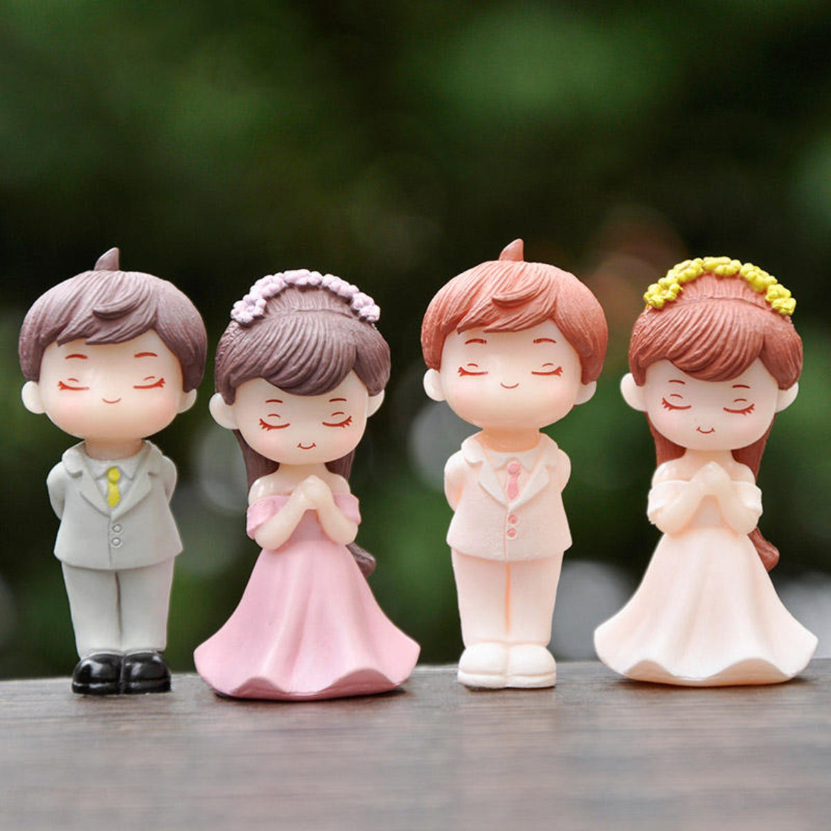 Surprised Couple Miniature (Grey & Pink)