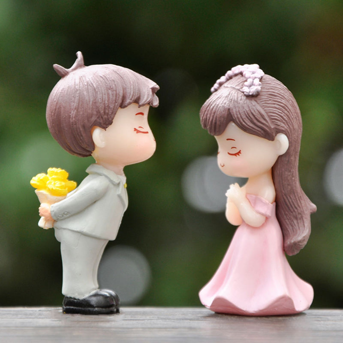 Surprised Couple Miniature (Grey & Pink)