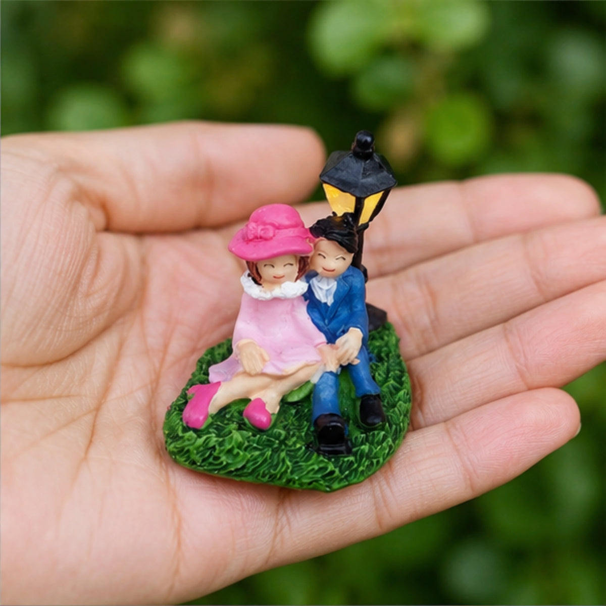Couple Under Lamp Post Miniature