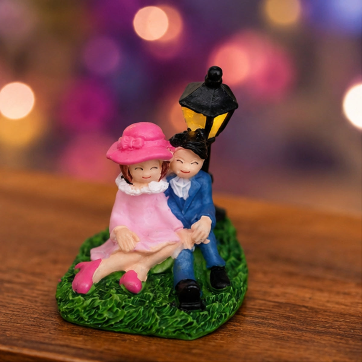 Couple Under Lamp Post Miniature