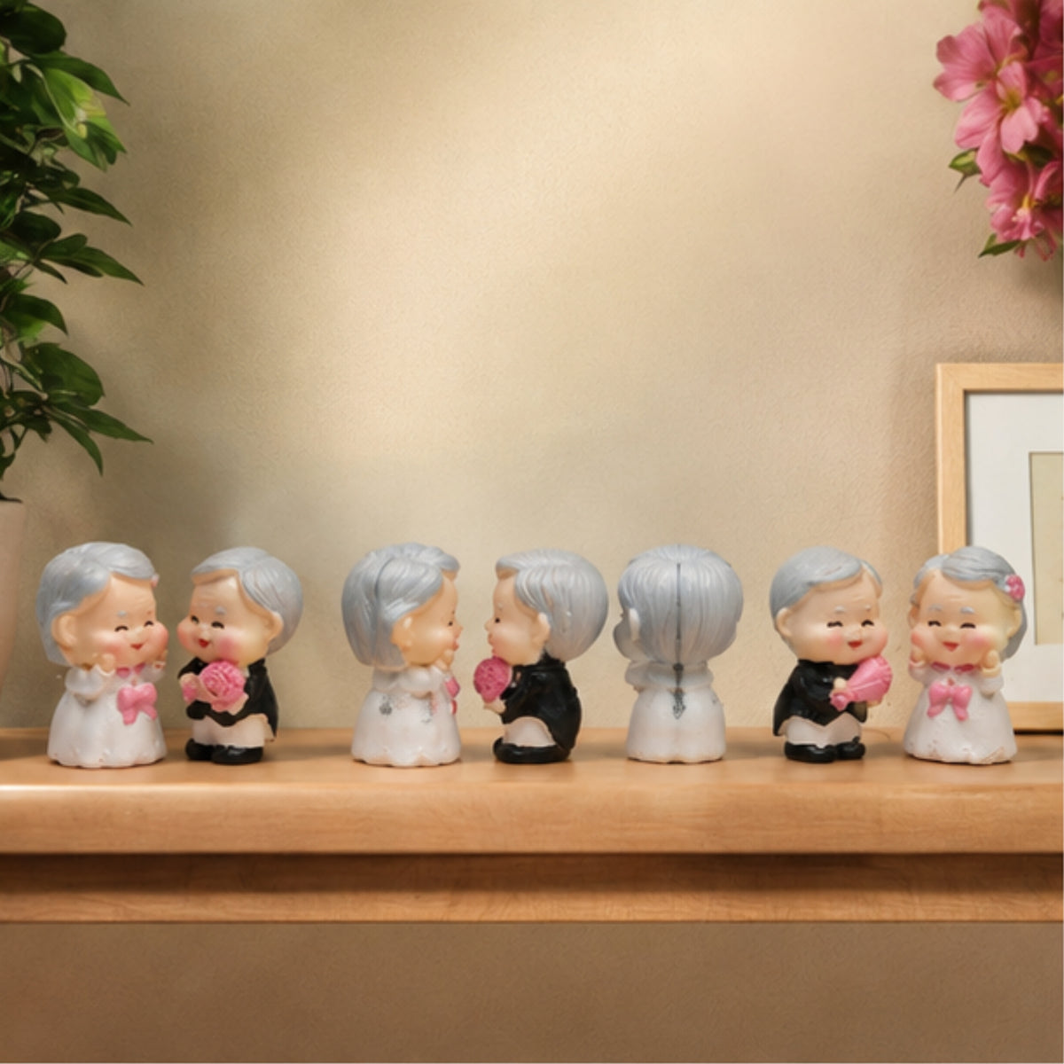 Old Couple Miniature (Pack of 4)