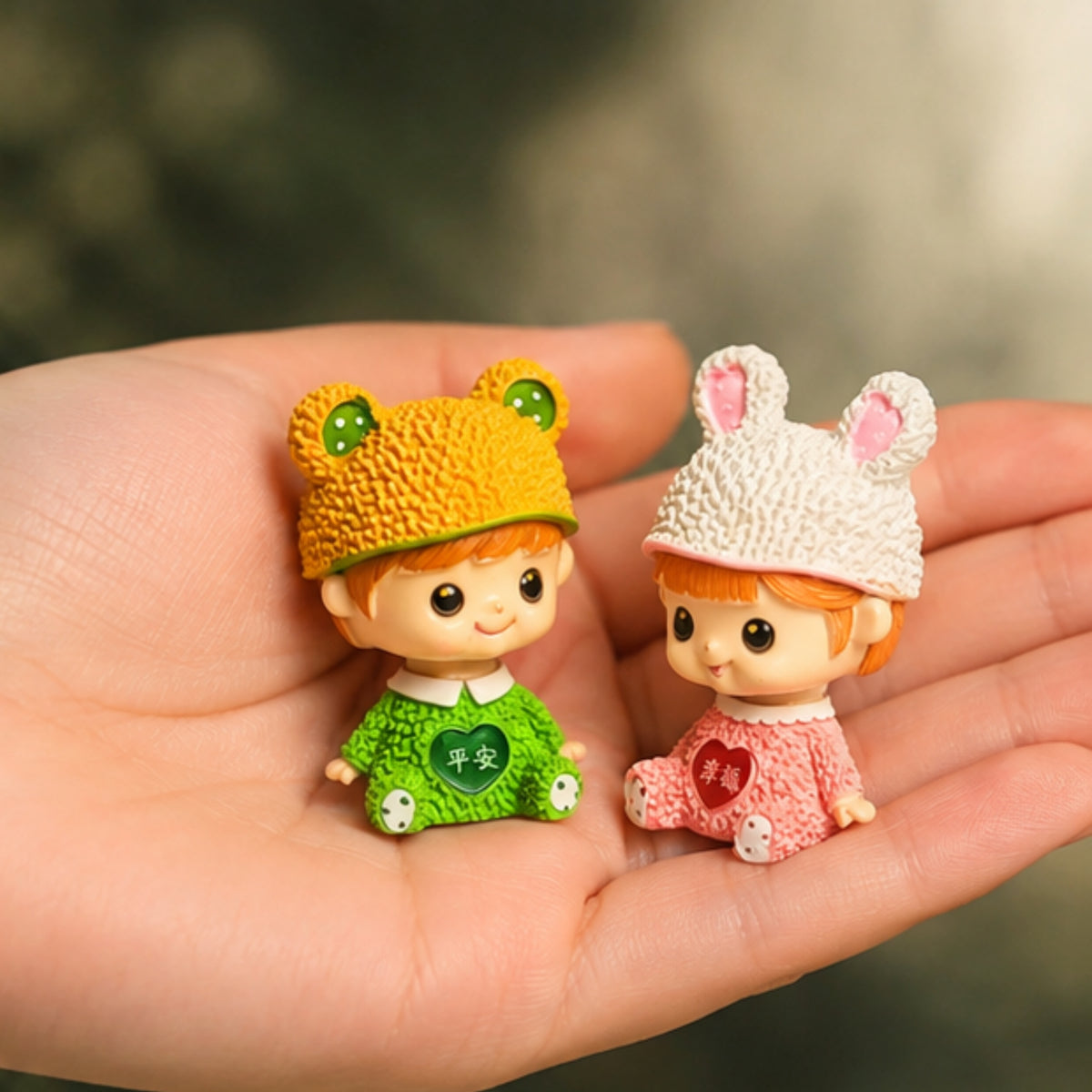 Shaking Head Couple Ornament