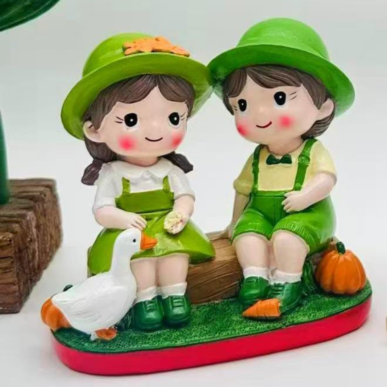 Garden couple sitting figurine with duck and pumpkin